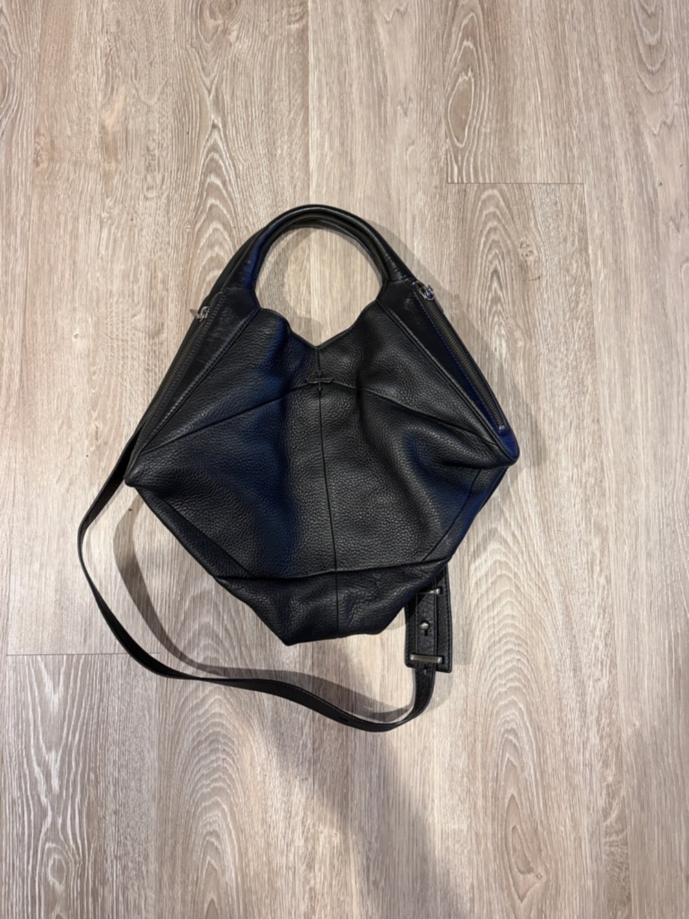 Nouveau Satchel in Black
POUR LA VICTOIRE